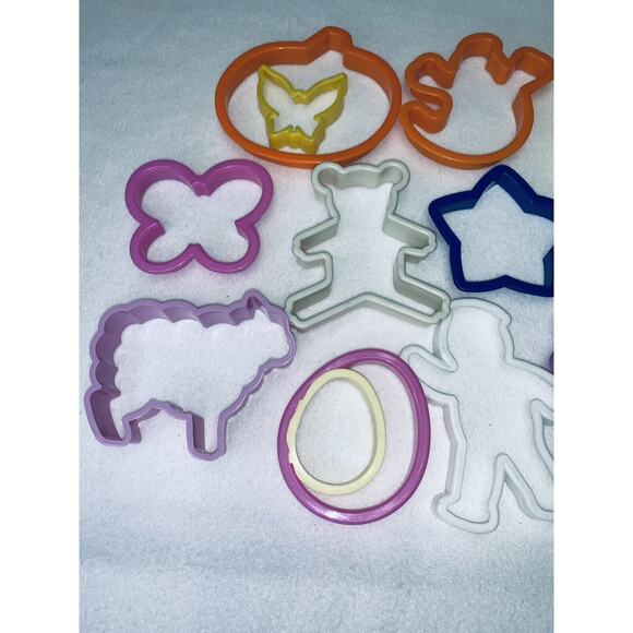 Vtg Lot 15 Cookie Cutters Silhouette Med to Lg Holidays Easter Butterfly Ghost - Picture 4 of 7